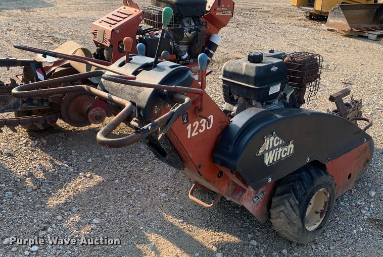 image for item DM1748 2002 Ditch Witch 1230H trencher
