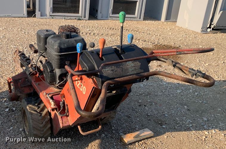 image for item DM1748 2002 Ditch Witch 1230H trencher