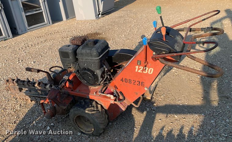 image for item DM1748 2002 Ditch Witch 1230H trencher
