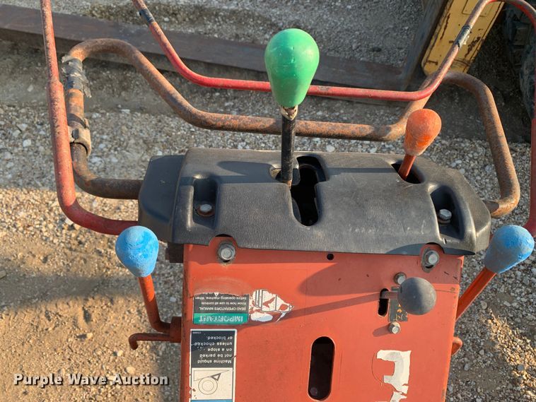 image for item DM1748 2002 Ditch Witch 1230H trencher