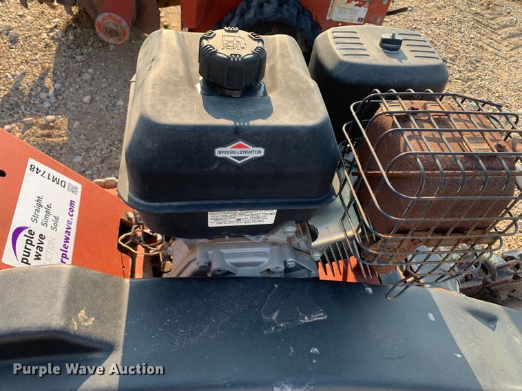 image for item DM1748 2002 Ditch Witch 1230H trencher
