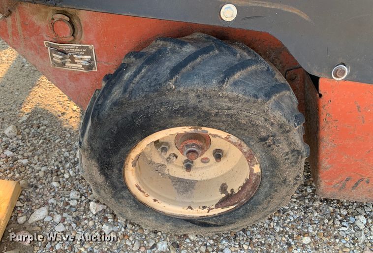 image for item DM1748 2002 Ditch Witch 1230H trencher