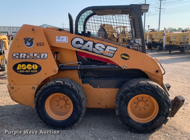 image for item DM1749 2013 Case SR250 skid steer loader