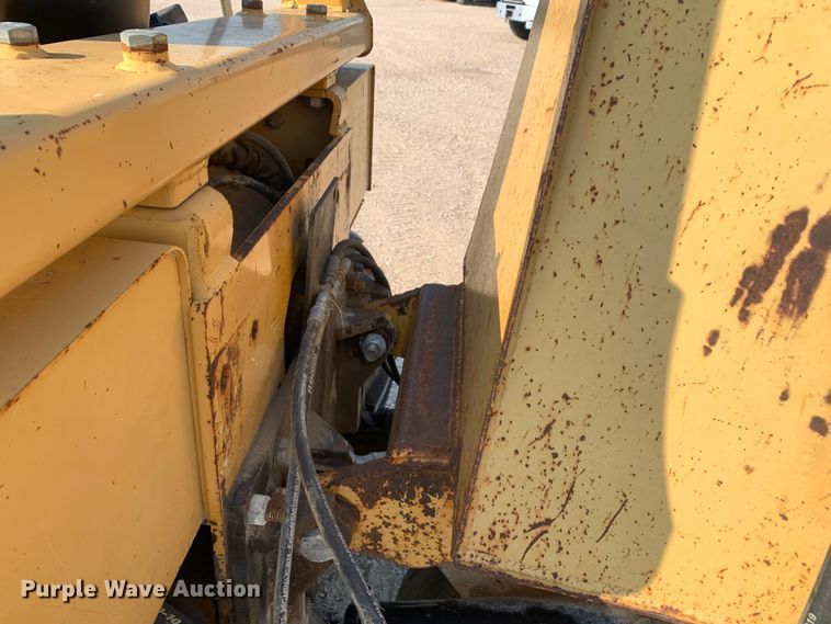 image for item DM1750 2000 Vermeer V5750 rock saw