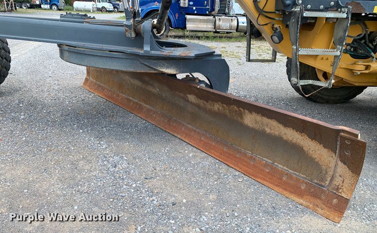 image for item DM7942 2013 John Deere  672G motor grader