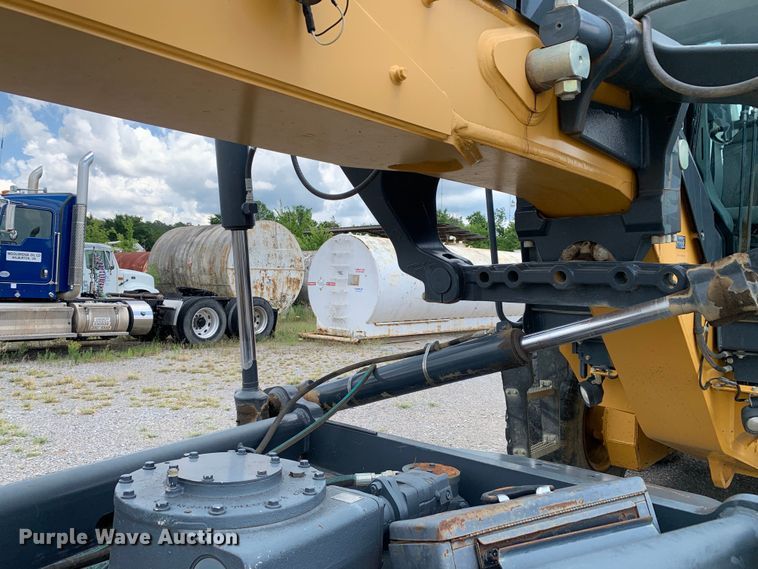 image for item DM7942 2013 John Deere  672G motor grader