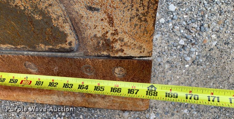 image for item DM7942 2013 John Deere  672G motor grader