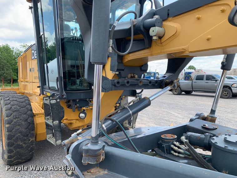 image for item DM7942 2013 John Deere  672G motor grader