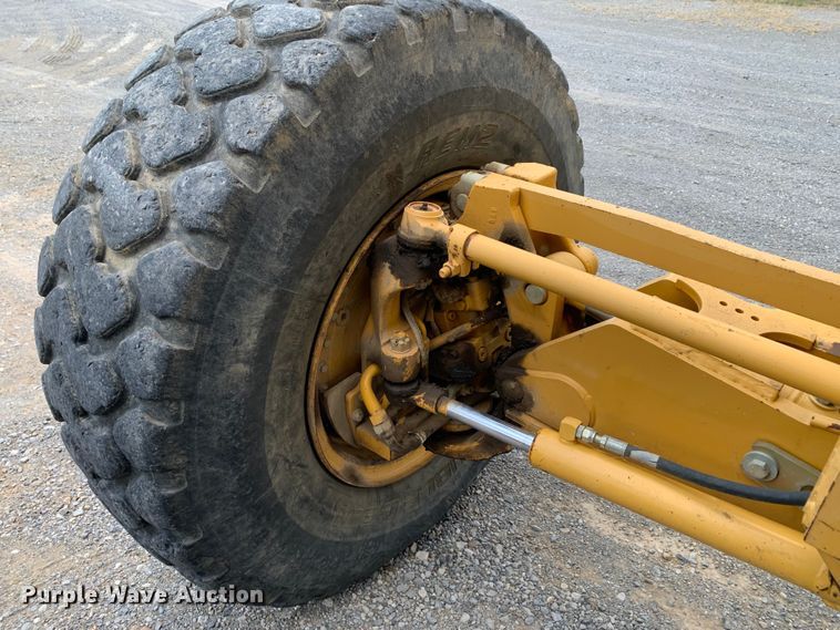 image for item DM7942 2013 John Deere  672G motor grader