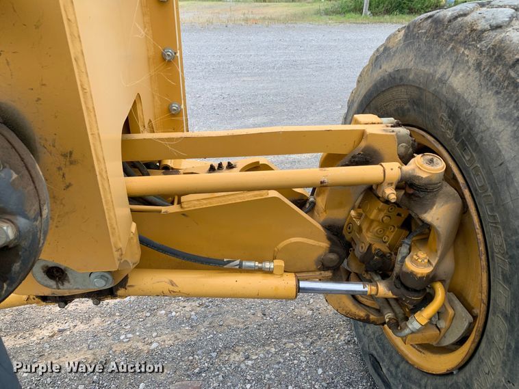 image for item DM7942 2013 John Deere  672G motor grader