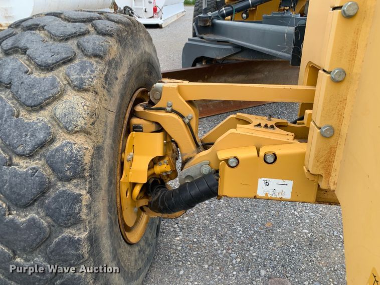 image for item DM7942 2013 John Deere  672G motor grader