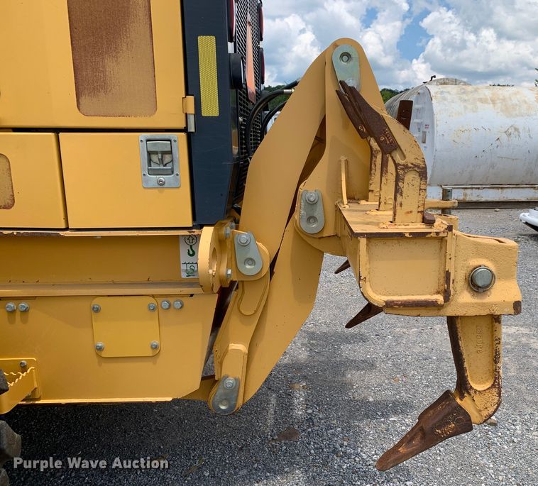 image for item DM7942 2013 John Deere  672G motor grader