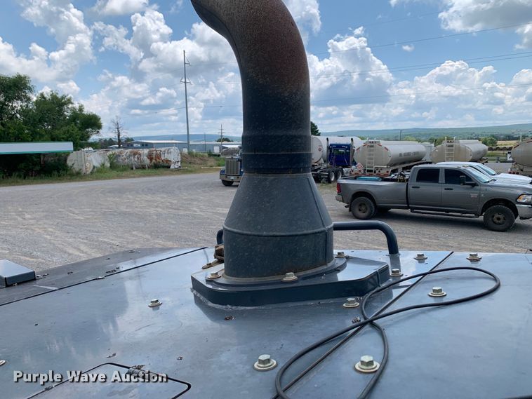 image for item DM7942 2013 John Deere  672G motor grader