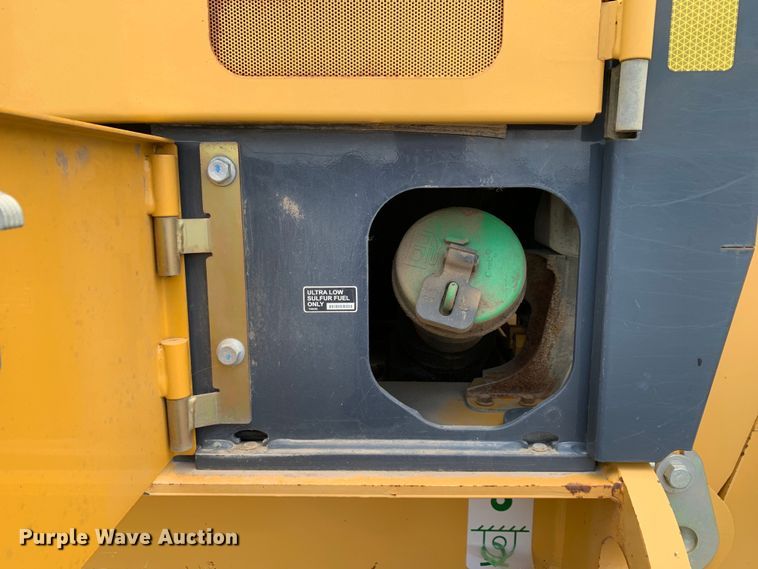 image for item DM7942 2013 John Deere  672G motor grader