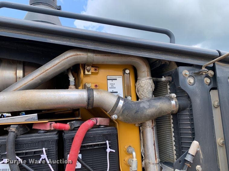 image for item DM7942 2013 John Deere  672G motor grader