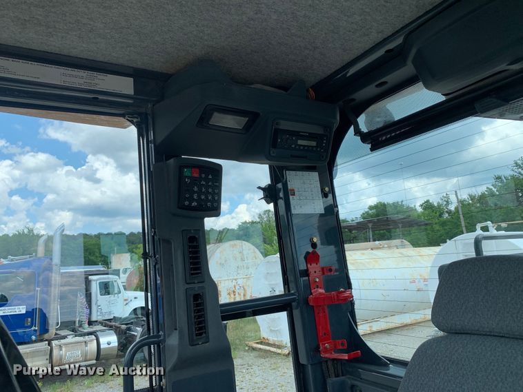 image for item DM7942 2013 John Deere  672G motor grader