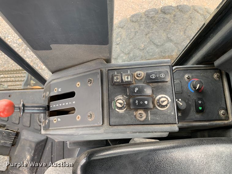 image for item DM7942 2013 John Deere  672G motor grader