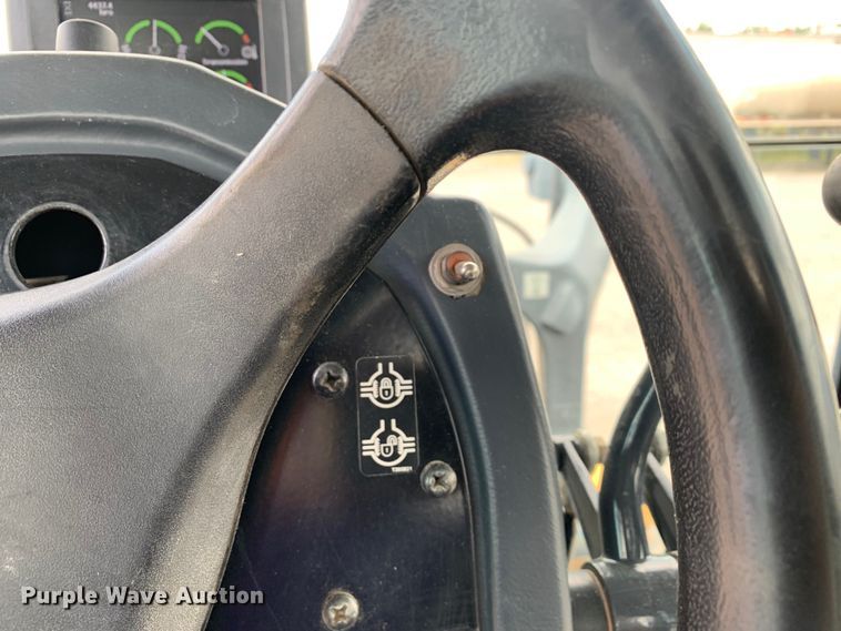 image for item DM7942 2013 John Deere  672G motor grader