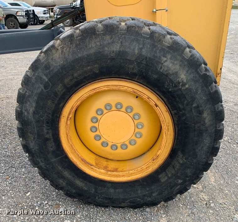 image for item DM7942 2013 John Deere  672G motor grader