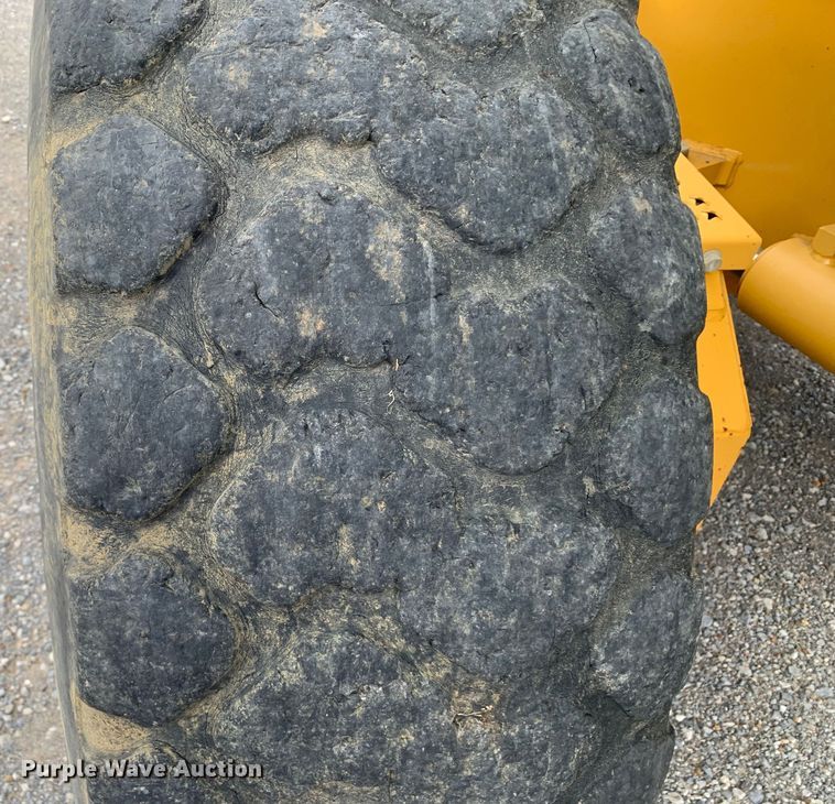 image for item DM7942 2013 John Deere  672G motor grader