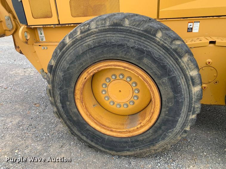 image for item DM7942 2013 John Deere  672G motor grader