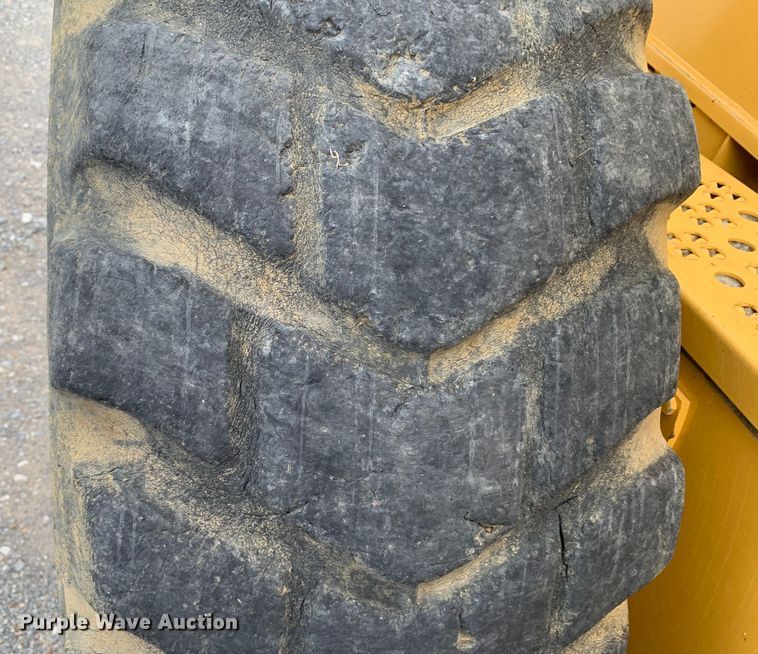 image for item DM7942 2013 John Deere  672G motor grader