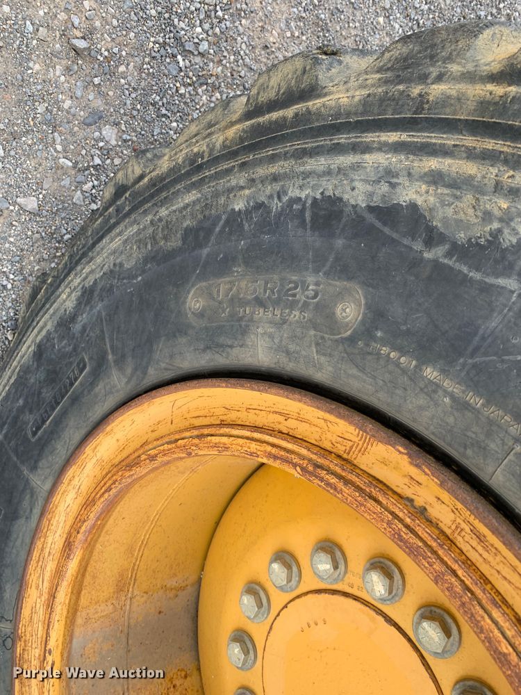 image for item DM7942 2013 John Deere  672G motor grader