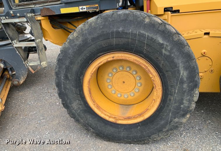 image for item DM7942 2013 John Deere  672G motor grader