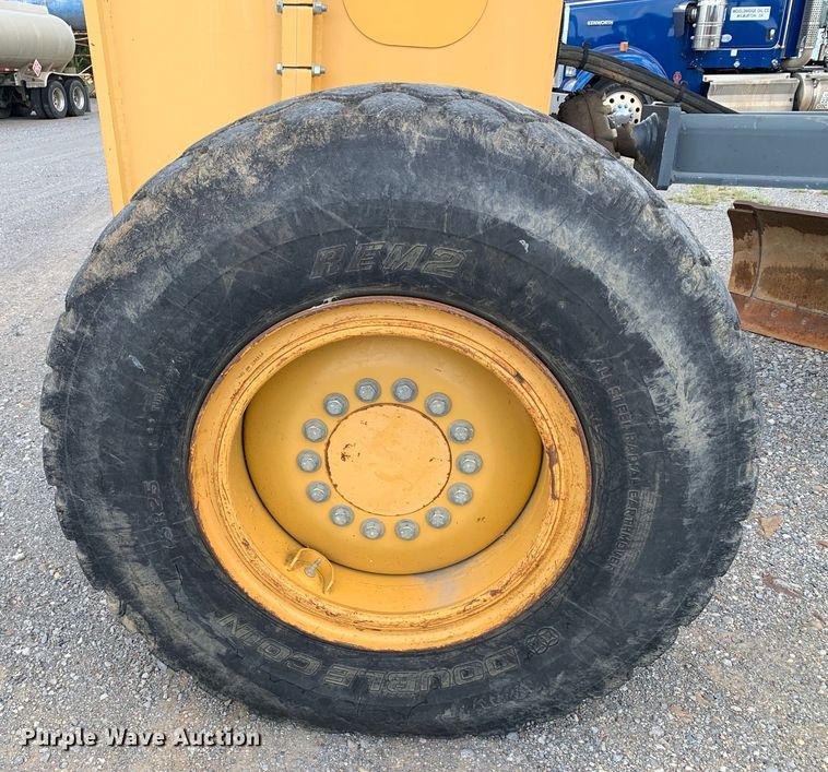 image for item DM7942 2013 John Deere  672G motor grader