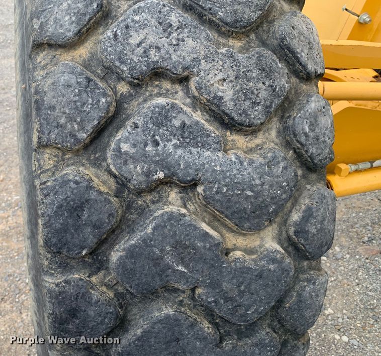 image for item DM7942 2013 John Deere  672G motor grader