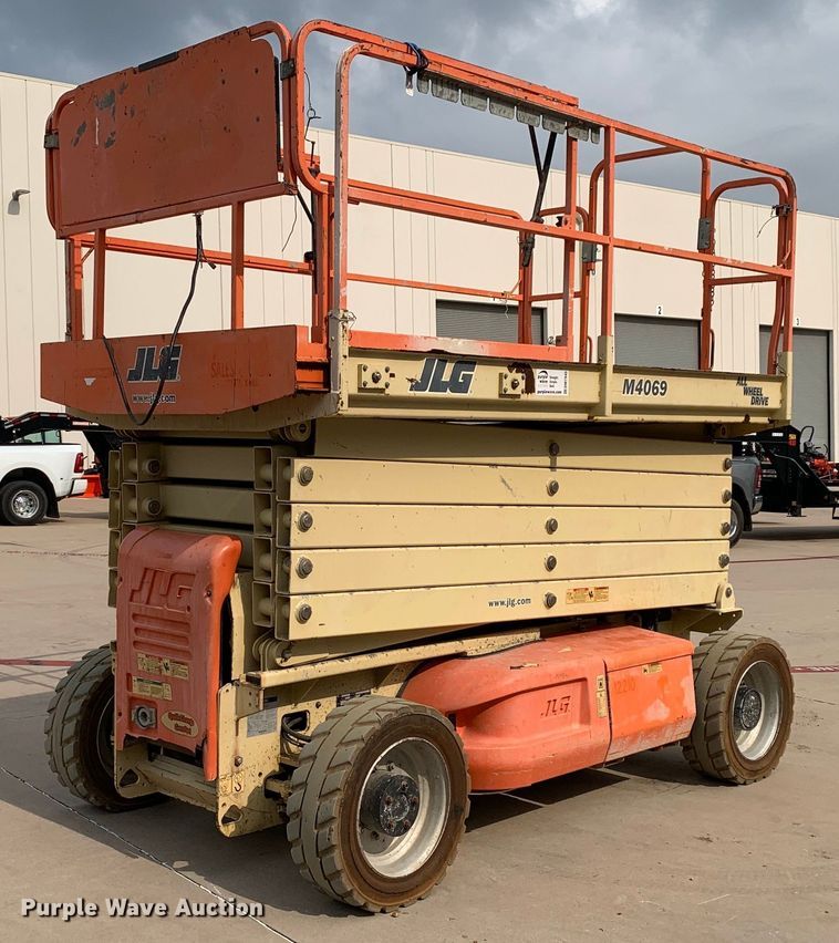image for item DM7945 2006 JLG M4069 scissor lift