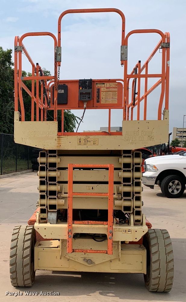 image for item DM7945 2006 JLG M4069 scissor lift