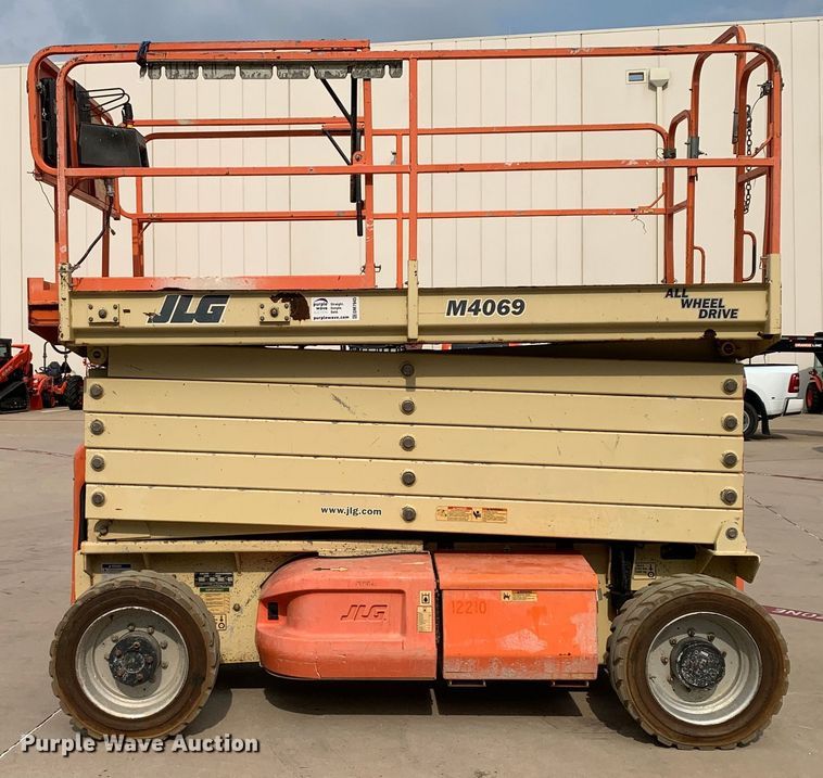image for item DM7945 2006 JLG M4069 scissor lift