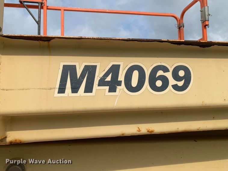 image for item DM7945 2006 JLG M4069 scissor lift