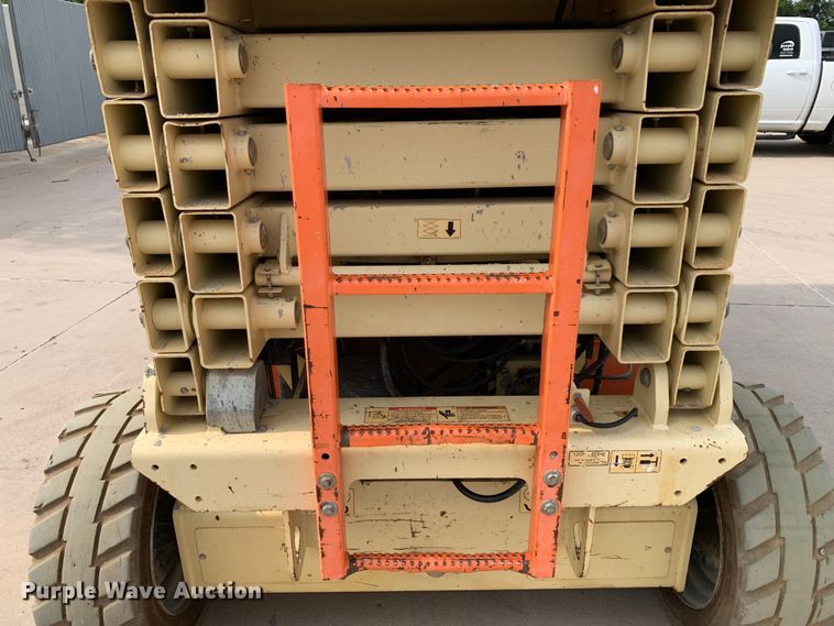 image for item DM7945 2006 JLG M4069 scissor lift