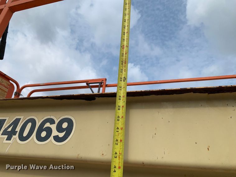 image for item DM7945 2006 JLG M4069 scissor lift