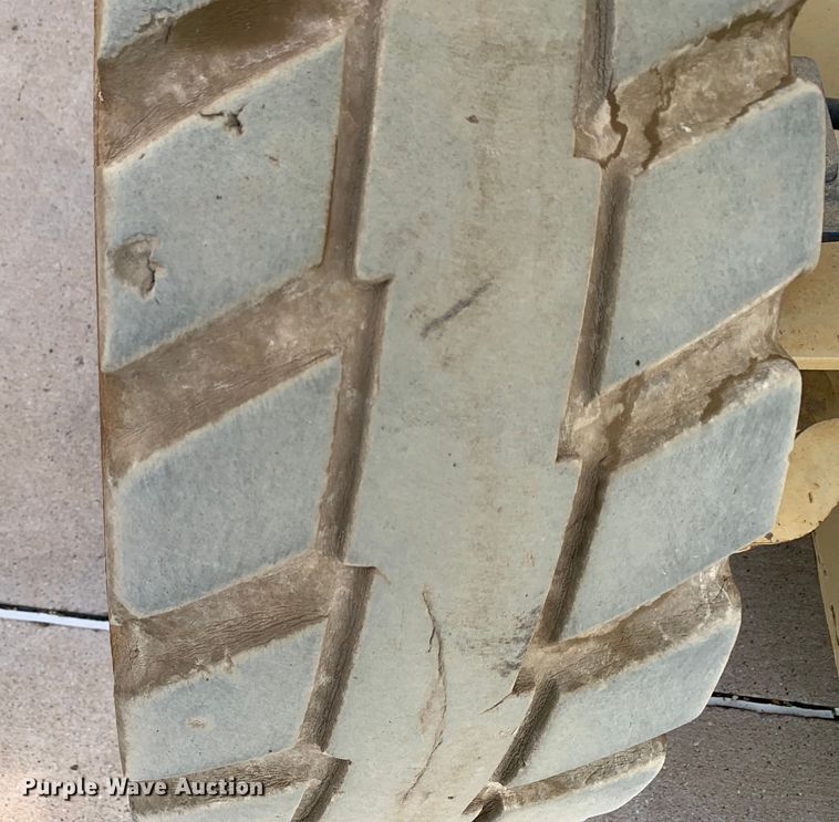 image for item DM7945 2006 JLG M4069 scissor lift