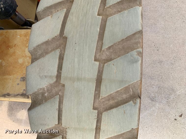 image for item DM7945 2006 JLG M4069 scissor lift