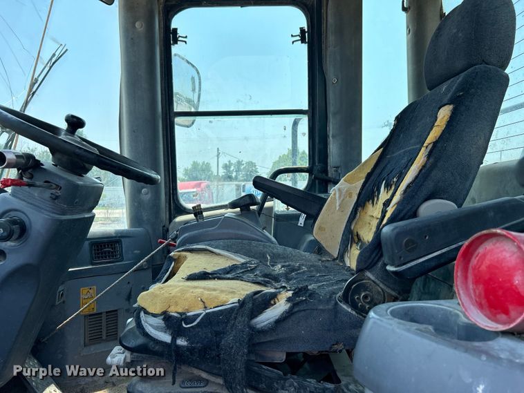 image for item DO6608 2002 Komatsu WA450 wheel loader