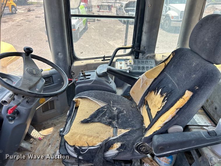 image for item DO6608 2002 Komatsu WA450 wheel loader