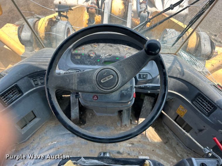 image for item DO6608 2002 Komatsu WA450 wheel loader