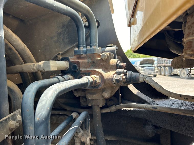 image for item DO6608 2002 Komatsu WA450 wheel loader