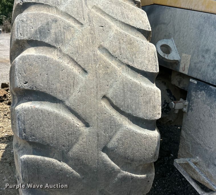 image for item DO6608 2002 Komatsu WA450 wheel loader