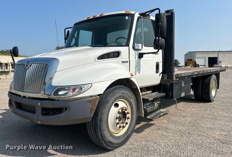 image for item DO6621 2009 International DuraStar 4300 flatbed truck