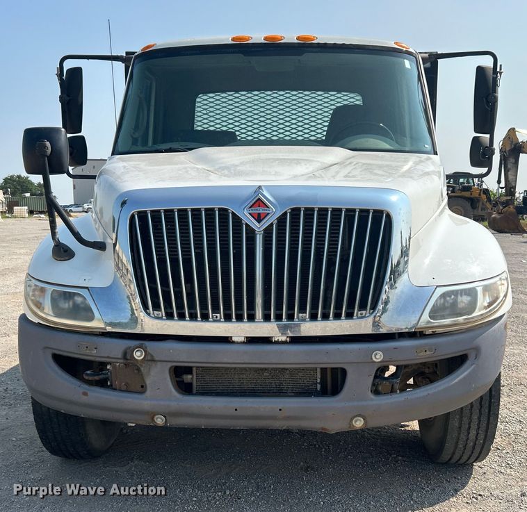 image for item DO6621 2009 International DuraStar 4300 flatbed truck