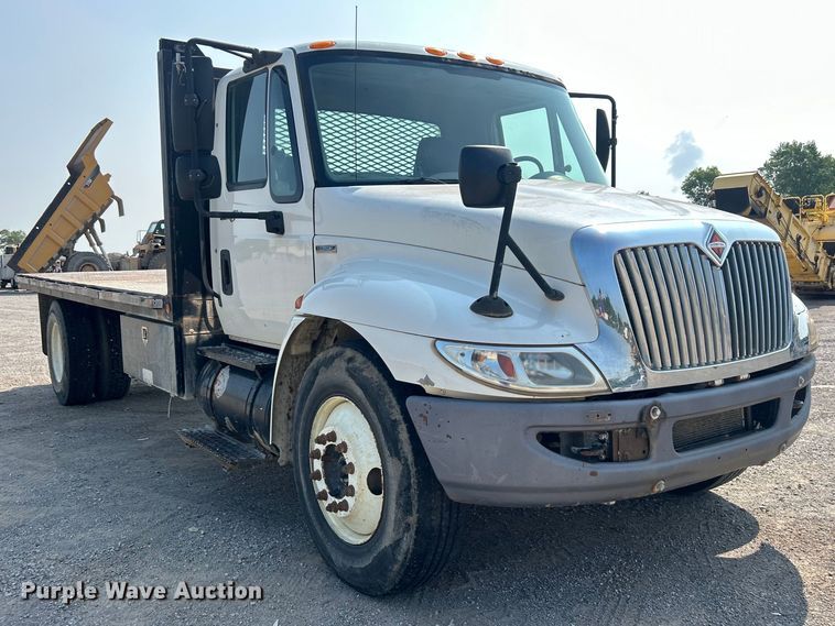 image for item DO6621 2009 International DuraStar 4300 flatbed truck