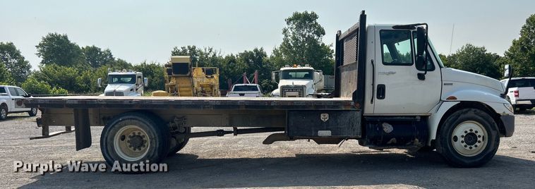 image for item DO6621 2009 International DuraStar 4300 flatbed truck