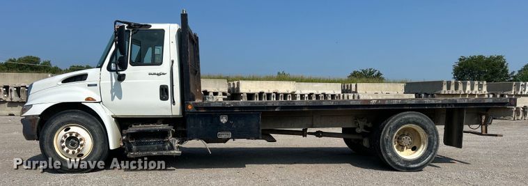image for item DO6621 2009 International DuraStar 4300 flatbed truck