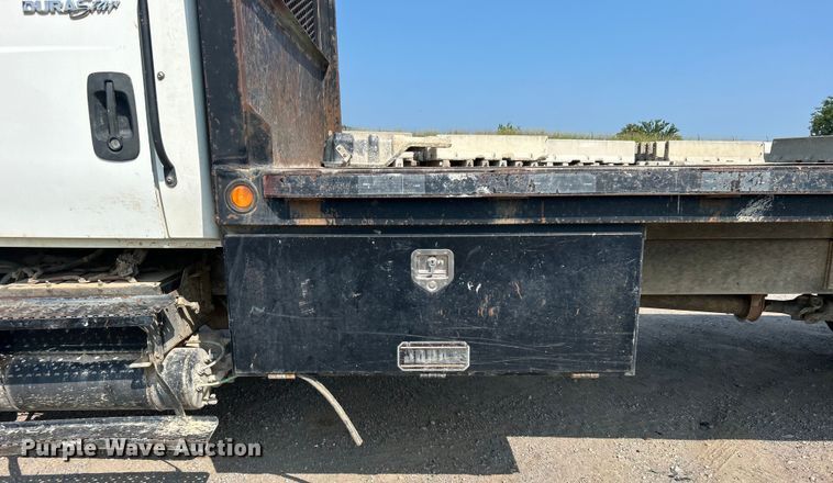 image for item DO6621 2009 International DuraStar 4300 flatbed truck
