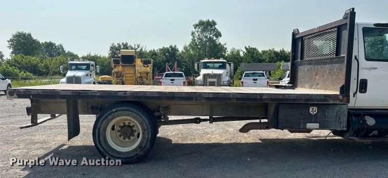 image for item DO6621 2009 International DuraStar 4300 flatbed truck
